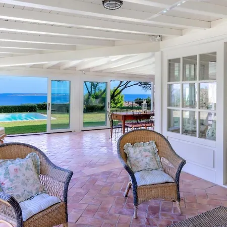 Leonardo Sea View